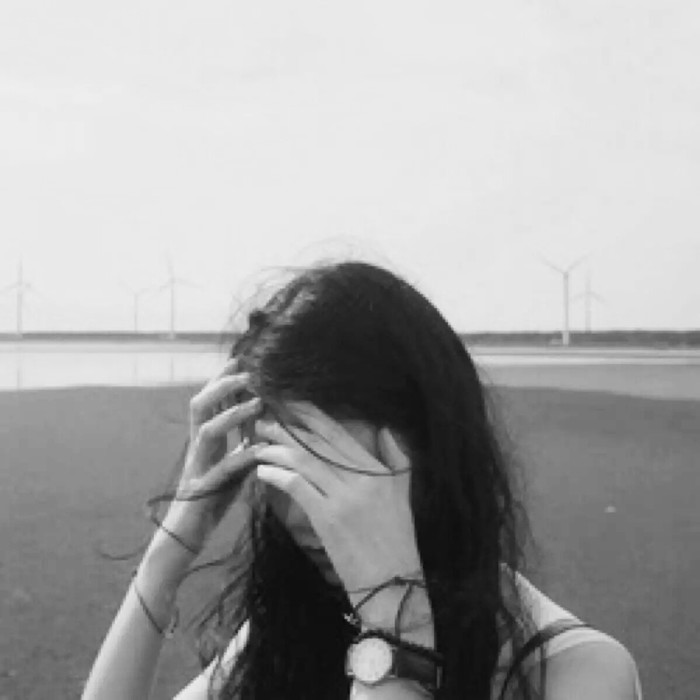 Cabeça feminina triste preto e branco puro - Triste - Menina foto