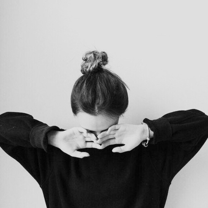 Cabeça feminina triste preto e branco puro - Triste - Menina foto